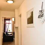 Schwarz & Weiss Apartment *