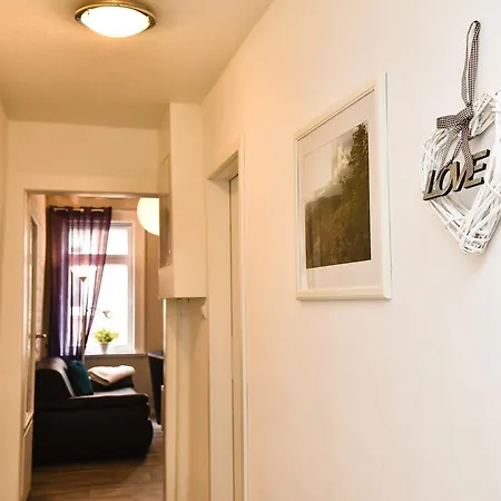 Schwarz & Weiss Apartmán *